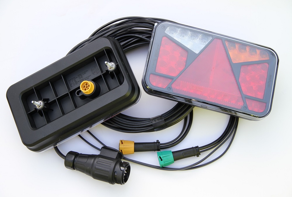 MelTruck® Anhängerbeleuchtung LED Rückleuchten u. Umrissleuchten mit  Schnellanschluss 13 polig Kabelsatz 5m Set : : Auto & Motorrad